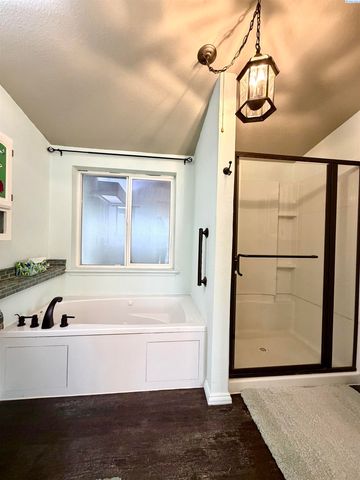 2797 Chicory Dr, West Richland, WA 99353