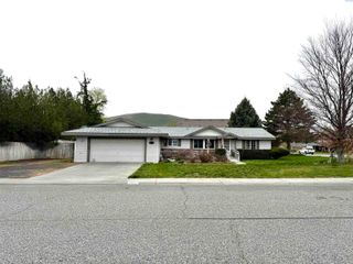 2797 Chicory Dr, West Richland, WA 99353