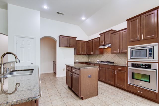 5036 Kestrel Drive, Mesquite, TX 75181