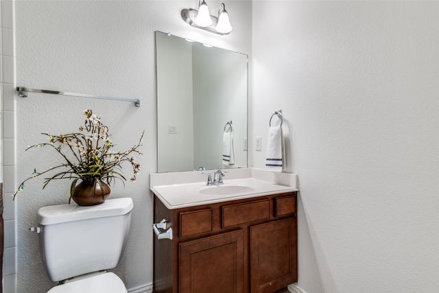 5036 Kestrel Drive, Mesquite, TX 75181
