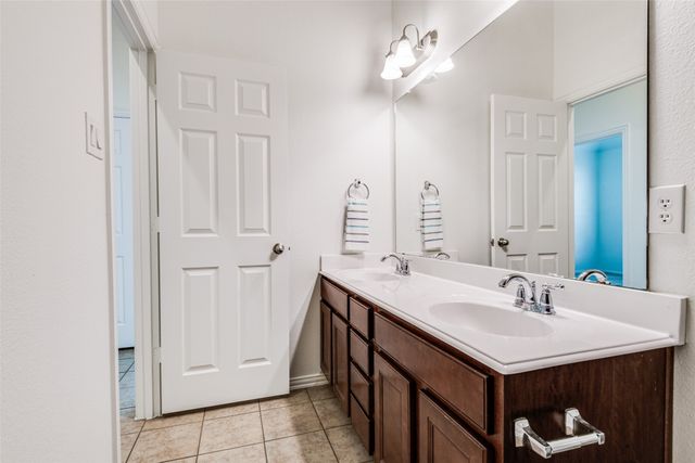 5036 Kestrel Drive, Mesquite, TX 75181