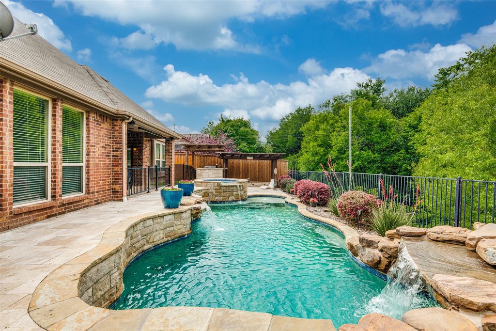 5036 Kestrel Drive, Mesquite, TX 75181