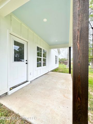 225 SE 7th Avenue, Magee, MS 39111