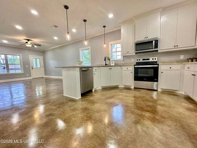 225 SE 7th Avenue, Magee, MS 39111