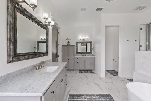 1300 Sparrow LN, Austin, TX 78734