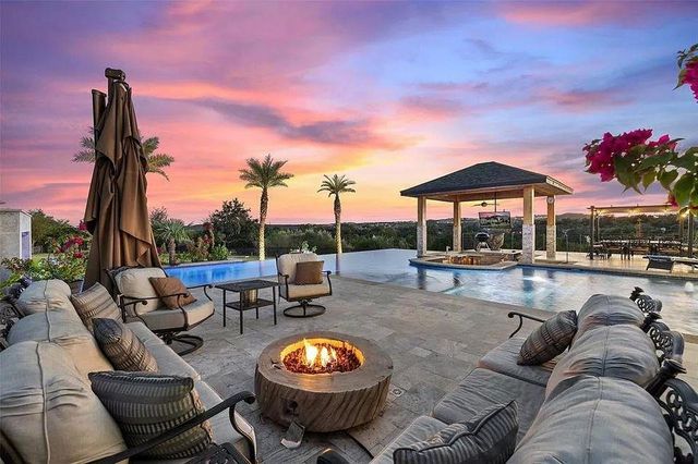 1300 Sparrow LN, Austin, TX 78734