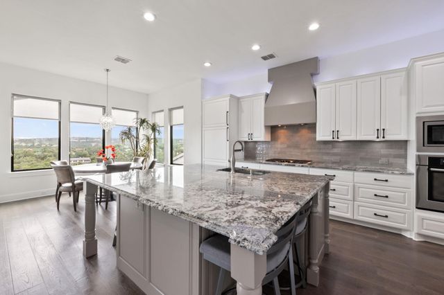 1300 Sparrow LN, Austin, TX 78734