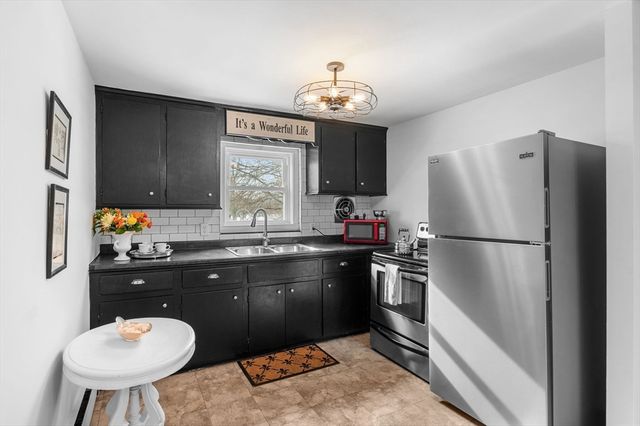 1 Boardman Street 6, Salem, MA 01970