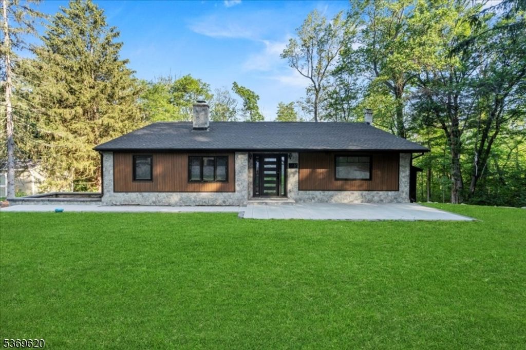 17 Longview Dr, Rockaway Twp., NJ 07866