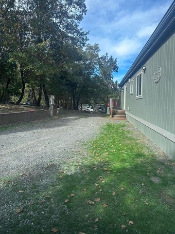 300 Arrowhead Pass, Jacksonville, OR 97530