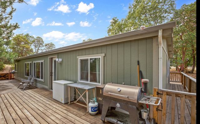 300 Arrowhead Pass, Jacksonville, OR 97530