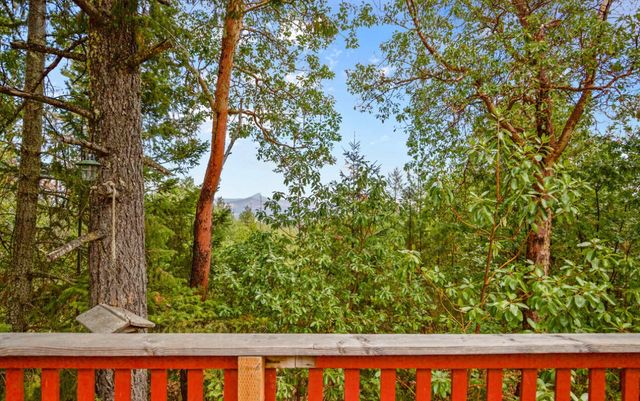 300 Arrowhead Pass, Jacksonville, OR 97530