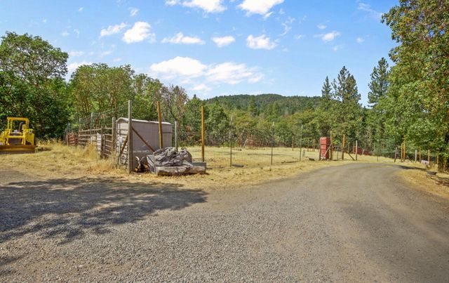 300 Arrowhead Pass, Jacksonville, OR 97530