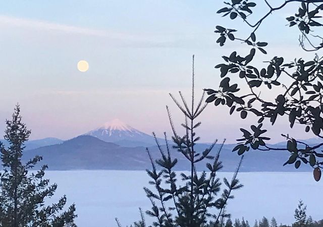 300 Arrowhead Pass, Jacksonville, OR 97530