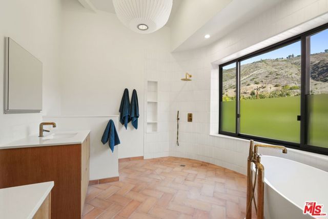 28222 Via Acero Street, Malibu, CA 90265