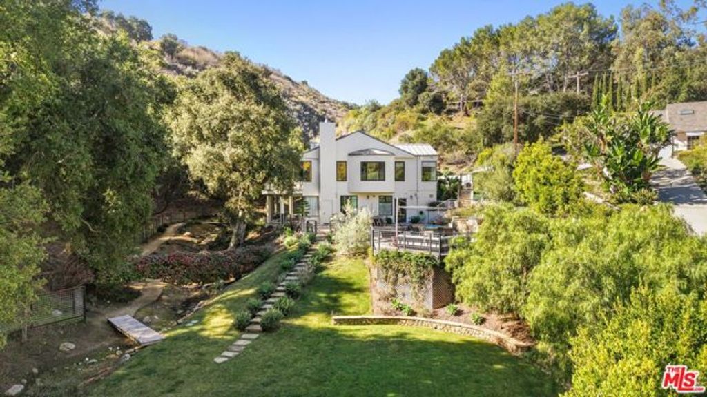 28222 Via Acero Street, Malibu, CA 90265