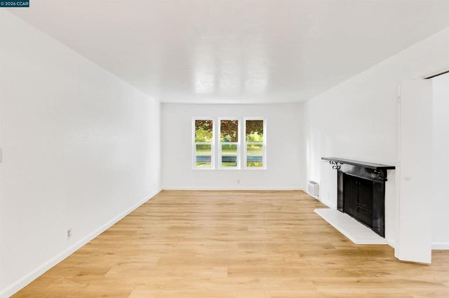 375 Camelback Rd 4, Pleasant Hill, CA 94523