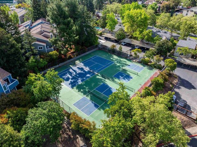 375 Camelback Rd 4, Pleasant Hill, CA 94523