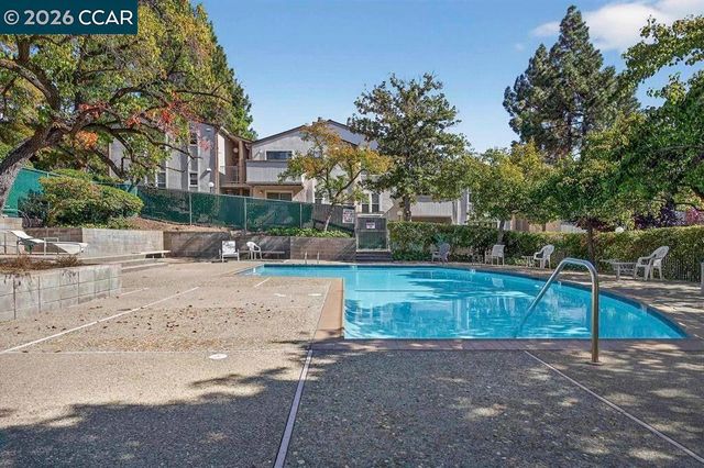 375 Camelback Rd 4, Pleasant Hill, CA 94523