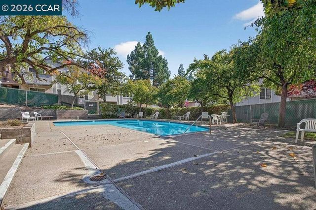 375 Camelback Rd 4, Pleasant Hill, CA 94523