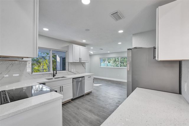 8400 NW 7th St, Pembroke Pines, FL 33024