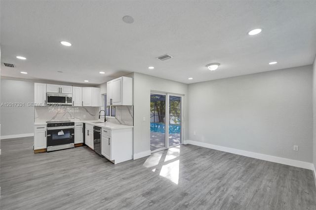 8400 NW 7th St, Pembroke Pines, FL 33024