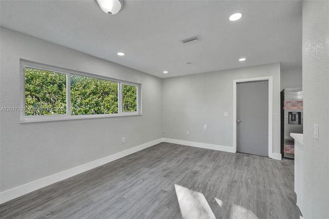 8400 NW 7th St, Pembroke Pines, FL 33024
