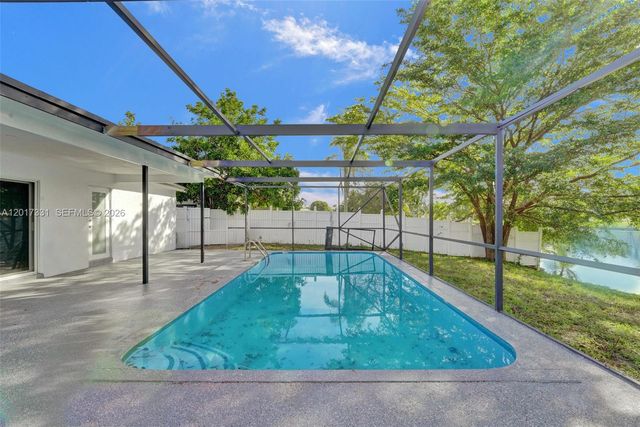8400 NW 7th St, Pembroke Pines, FL 33024