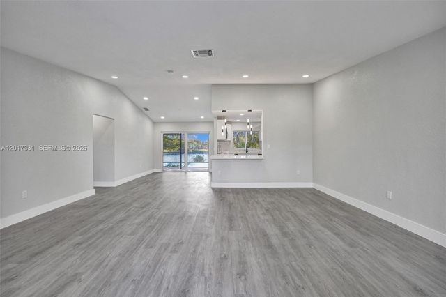 8400 NW 7th St, Pembroke Pines, FL 33024