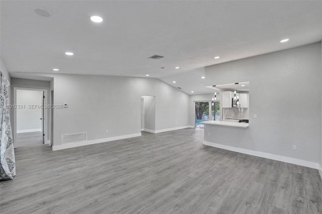 8400 NW 7th St, Pembroke Pines, FL 33024