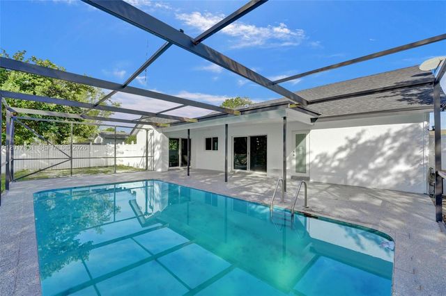 8400 NW 7th St, Pembroke Pines, FL 33024