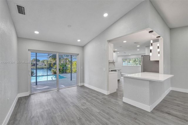 8400 NW 7th St, Pembroke Pines, FL 33024