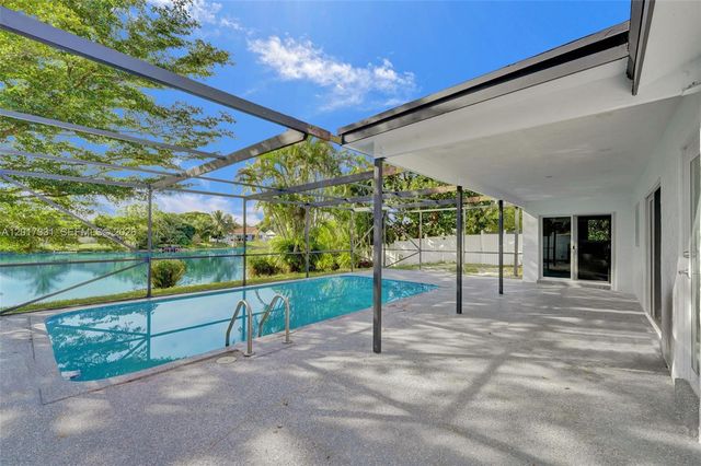 8400 NW 7th St, Pembroke Pines, FL 33024