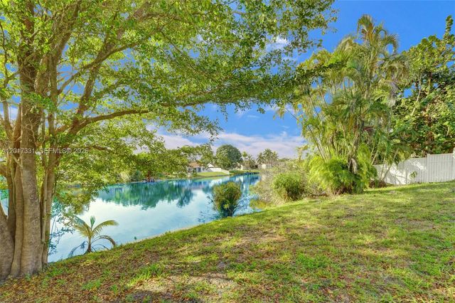 8400 NW 7th St, Pembroke Pines, FL 33024