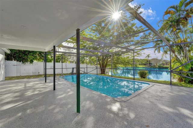 8400 NW 7th St, Pembroke Pines, FL 33024