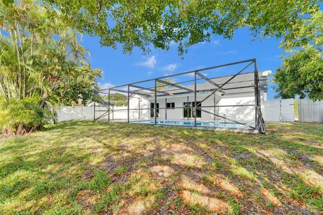 8400 NW 7th St, Pembroke Pines, FL 33024