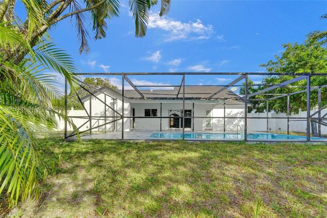 8400 NW 7th St, Pembroke Pines, FL 33024