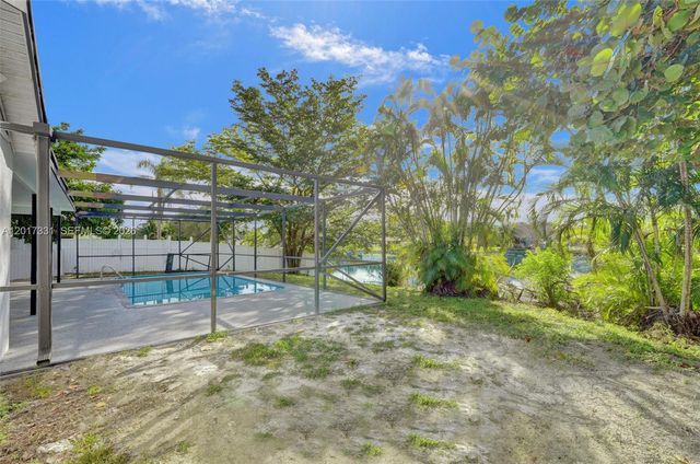 8400 NW 7th St, Pembroke Pines, FL 33024