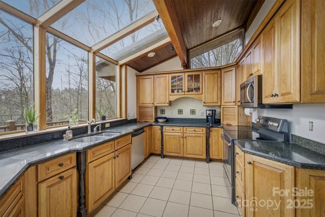 536 Harborside Drive, Nebo, NC 28761