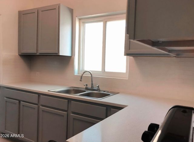 2321 E ROOSEVELT Street, Phoenix, AZ 85006