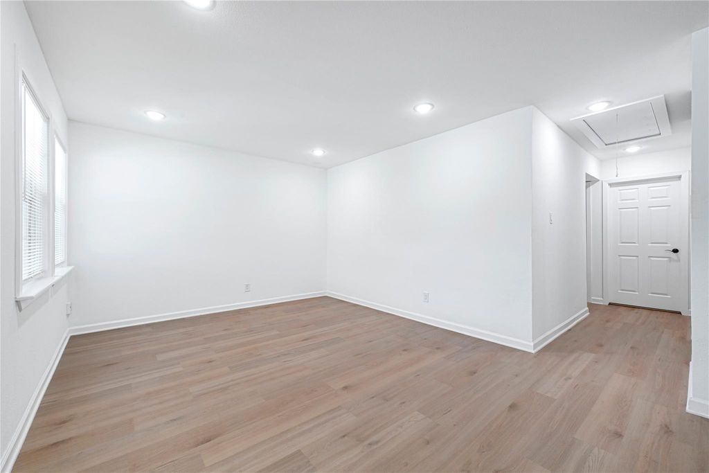 5718 Eskridge 6, Houston, TX 77023