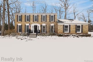 1636 Kilburn Road N, Rochester Hills, MI 48306