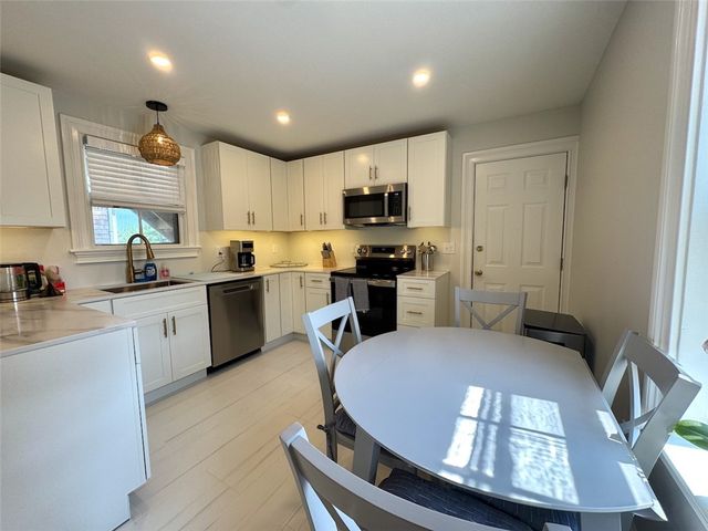 8 Barney Street 2, Newport, RI 02840