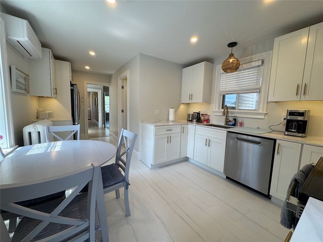 8 Barney Street 2, Newport, RI 02840
