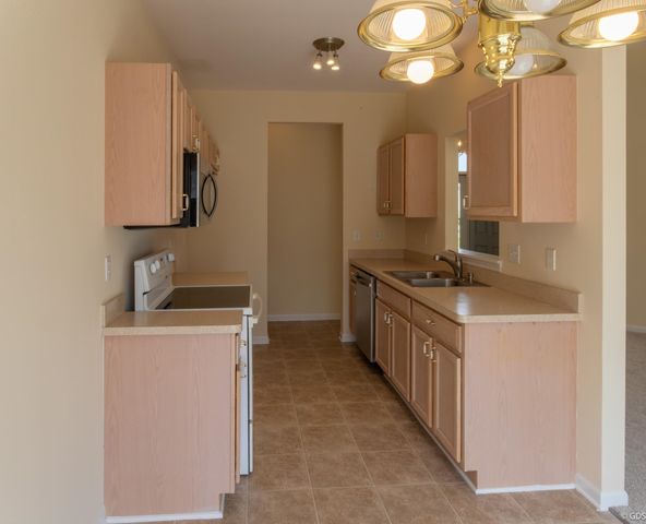 2229 Hunter Lane, Burton, MI 48519