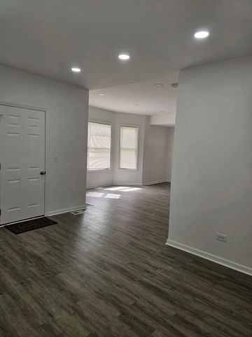 523 S McAlister Avenue, Waukegan, IL 60085
