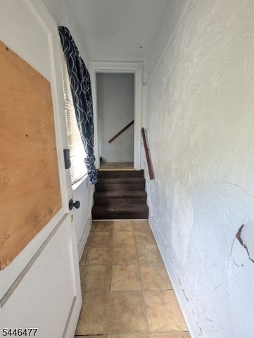 117 Carnegie Ave, East Orange City, NJ 07018