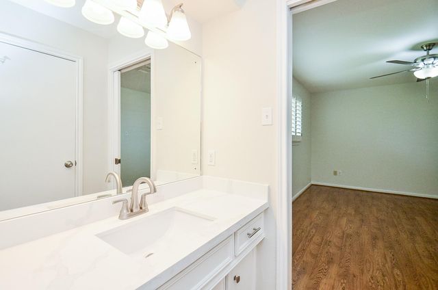 7719 Lacy Hill Drive, Houston, TX 77036