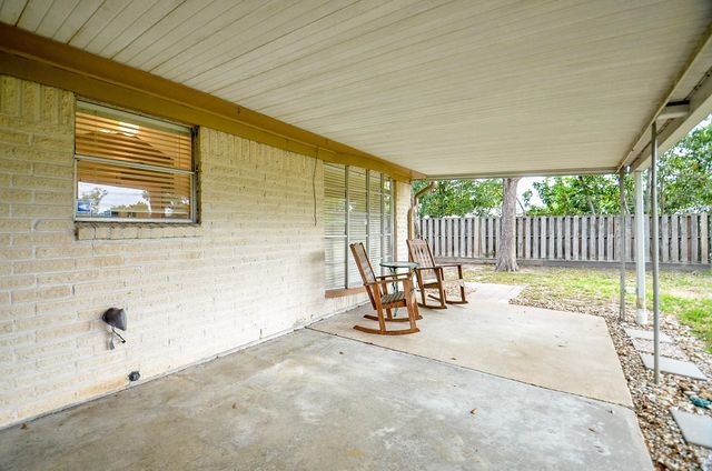 7719 Lacy Hill Drive, Houston, TX 77036