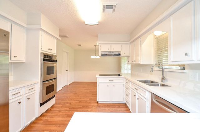 7719 Lacy Hill Drive, Houston, TX 77036